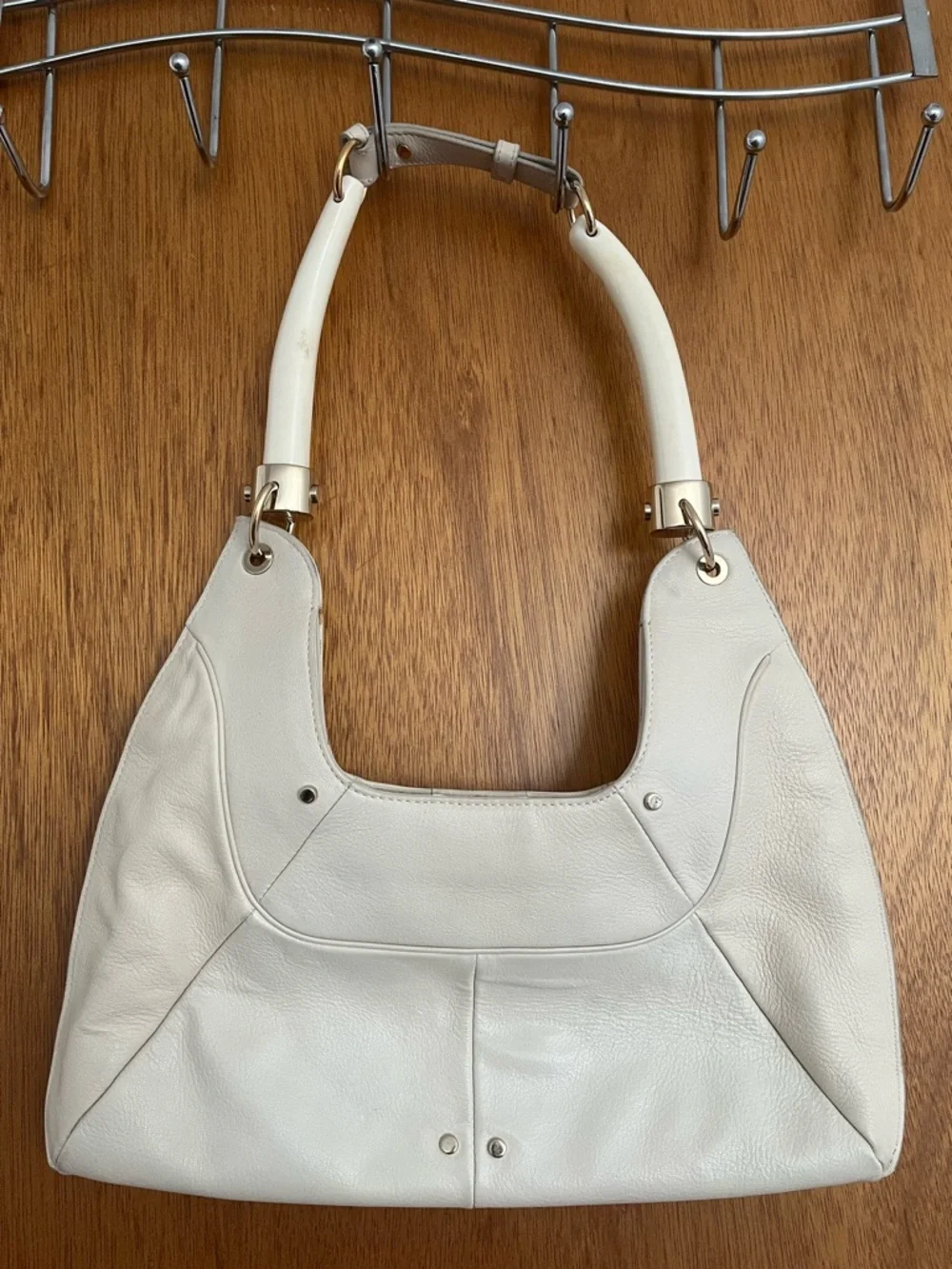 Yves Saint Laurent Mombasa Cream Leather Shoulder Bag with Ivory Handles - Picture 3 of 14